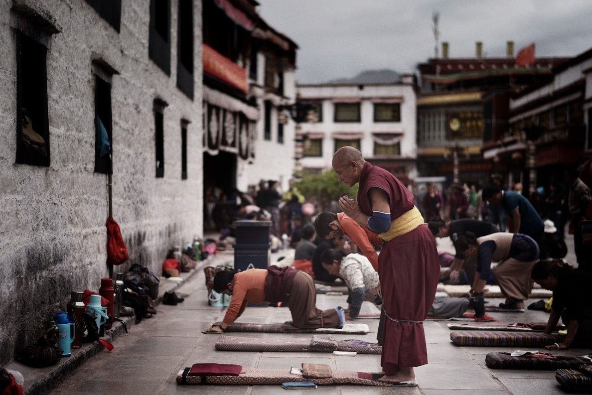 Tybet stolica - Jokhang pokłony