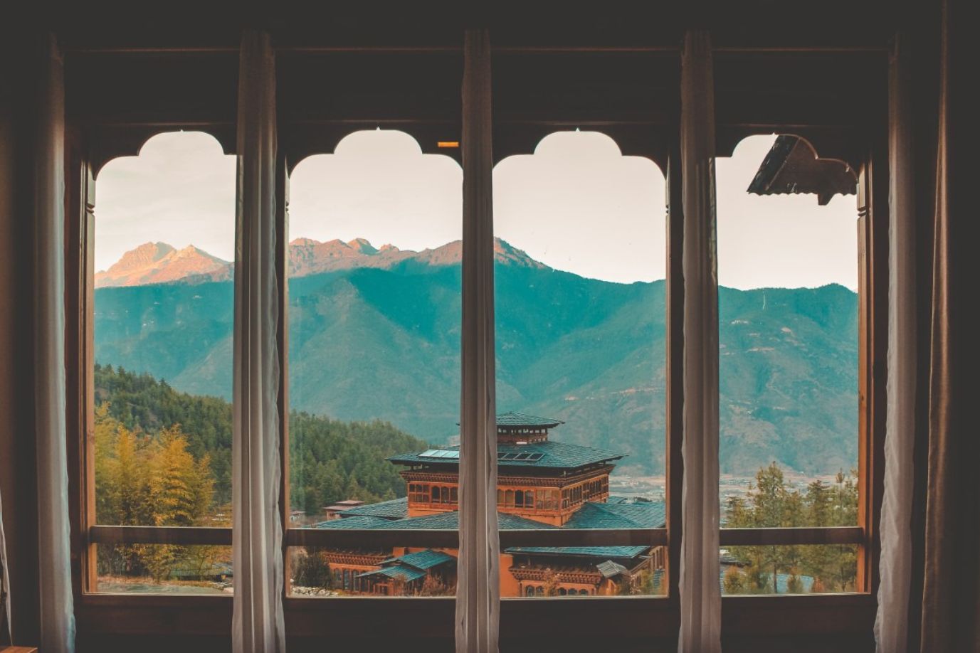 Bhutan wellness Bhutan flagi modlitewne Indywidualna podróż do Bhutanu organizacja podróży indywidualnych do Bhutanu. Wellness w Bhutanie, Bhutan wellness, wyjazd wellness do Bhutanu, podróż,wellness Bhutan